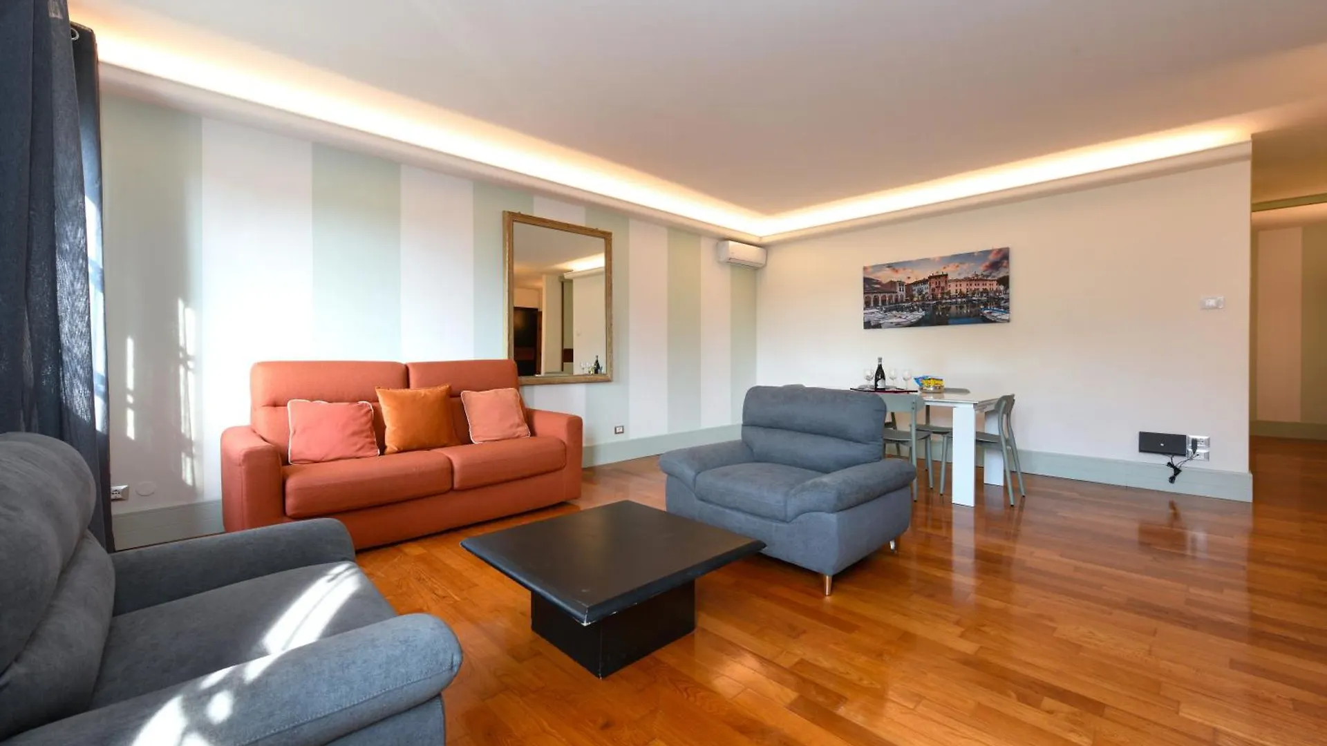 Le Finestre Sugli Ulivi Centro Storico Desenzano Appartement Desenzano del Garda 0*,  Italië