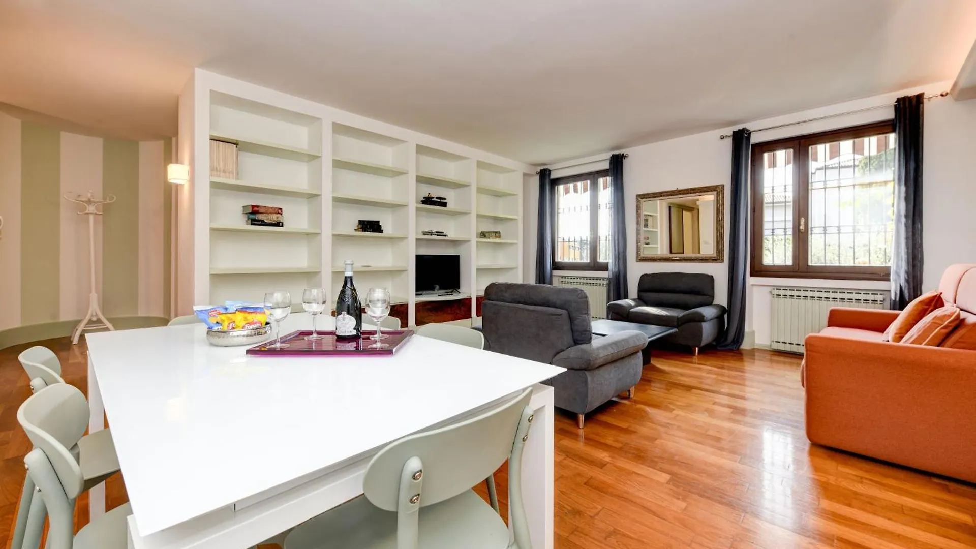 Le Finestre Sugli Ulivi Centro Storico Desenzano Appartement Desenzano del Garda 0*,