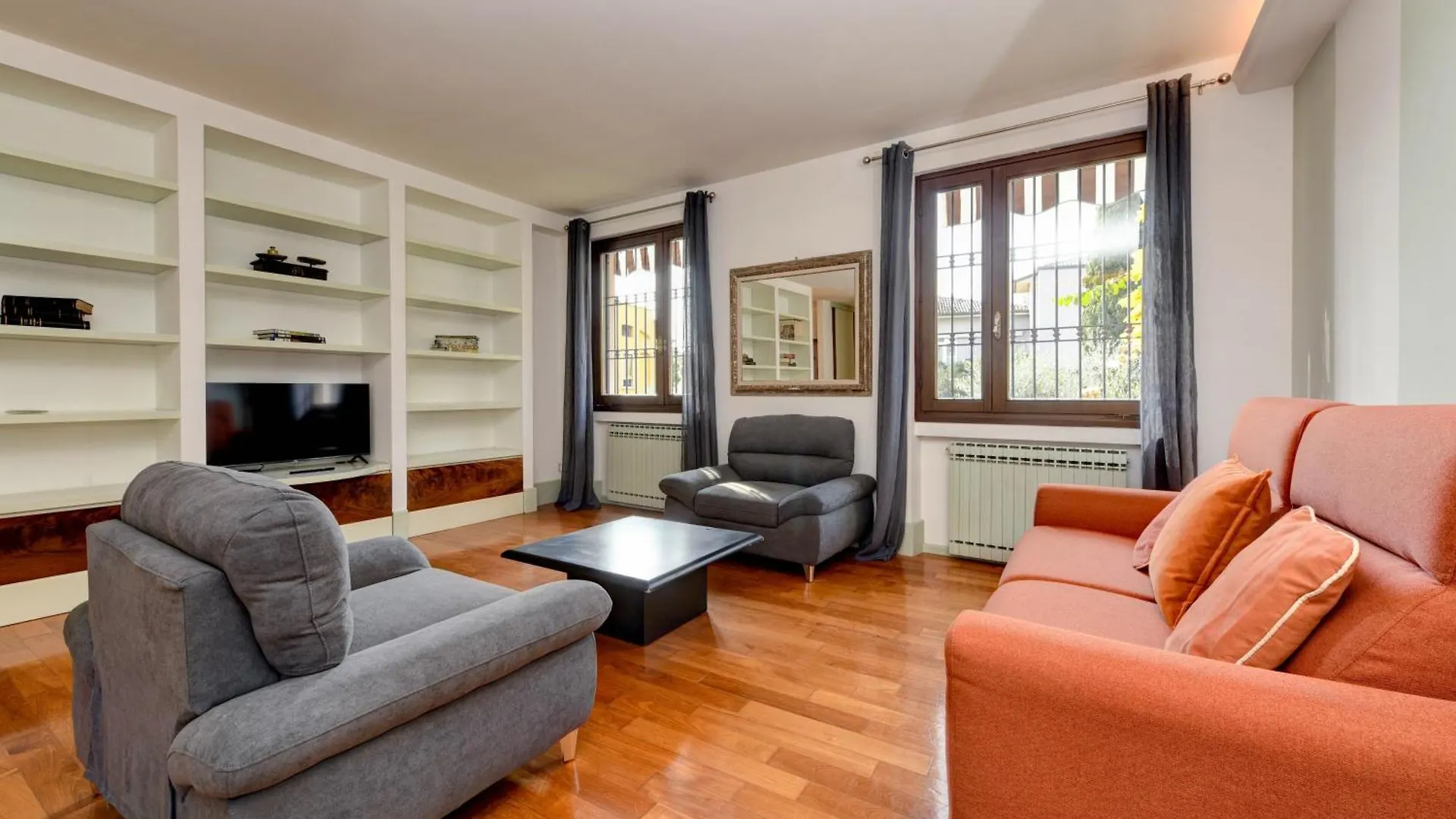 Le Finestre Sugli Ulivi Centro Storico Desenzano Appartement Desenzano del Garda 0*,