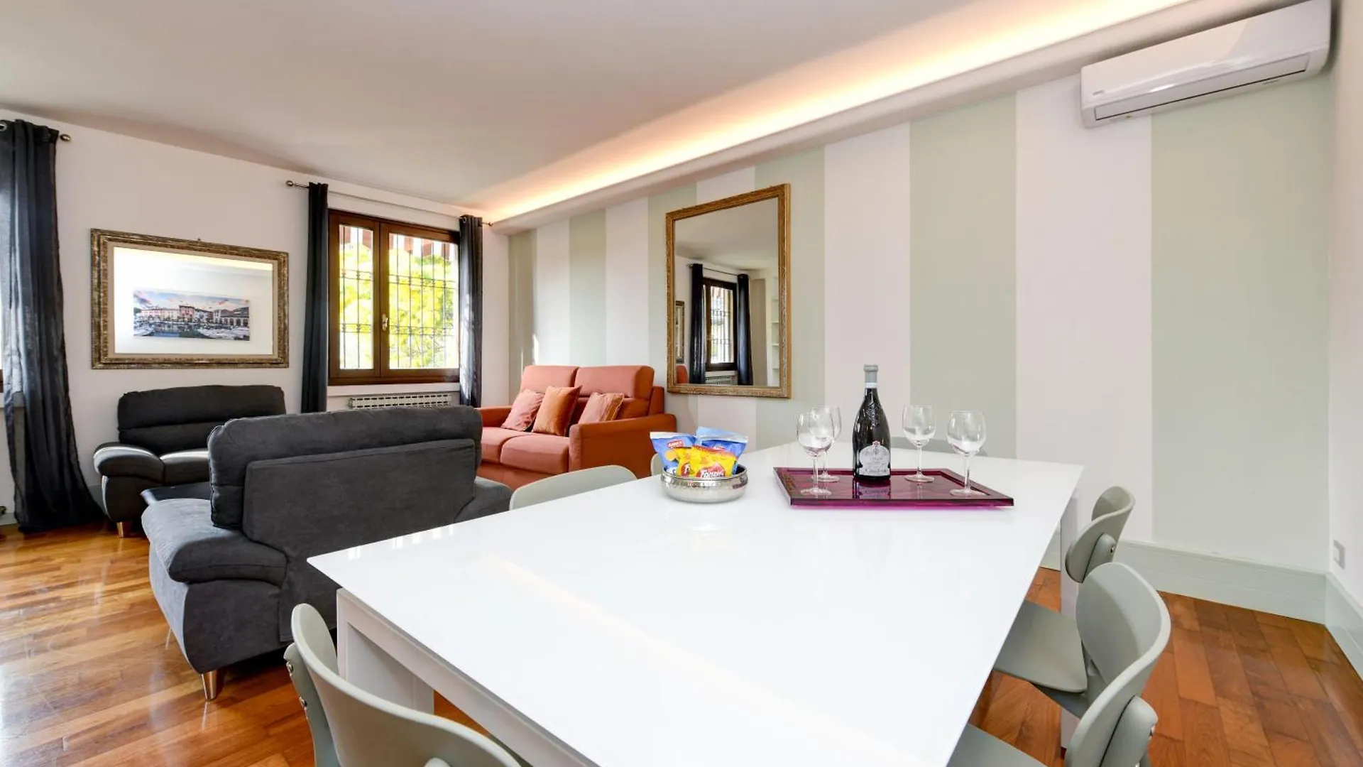 Le Finestre Sugli Ulivi Centro Storico Desenzano Appartement Desenzano del Garda Italië